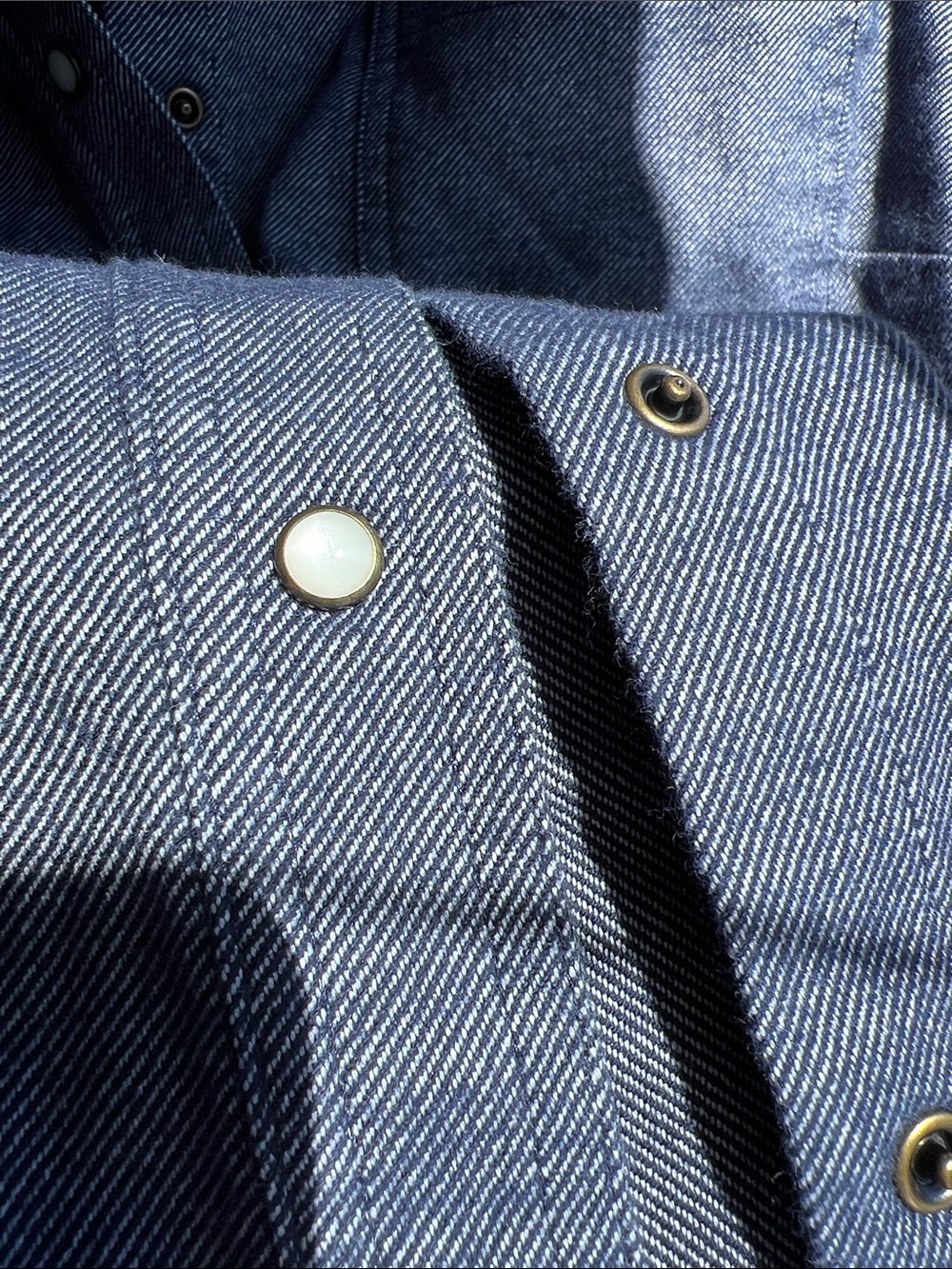 Orvis Pearl Snap Long-Sleeve stretch Denim Look Button-Down Shirt - Indigo Blue - Picture 5 of 10
